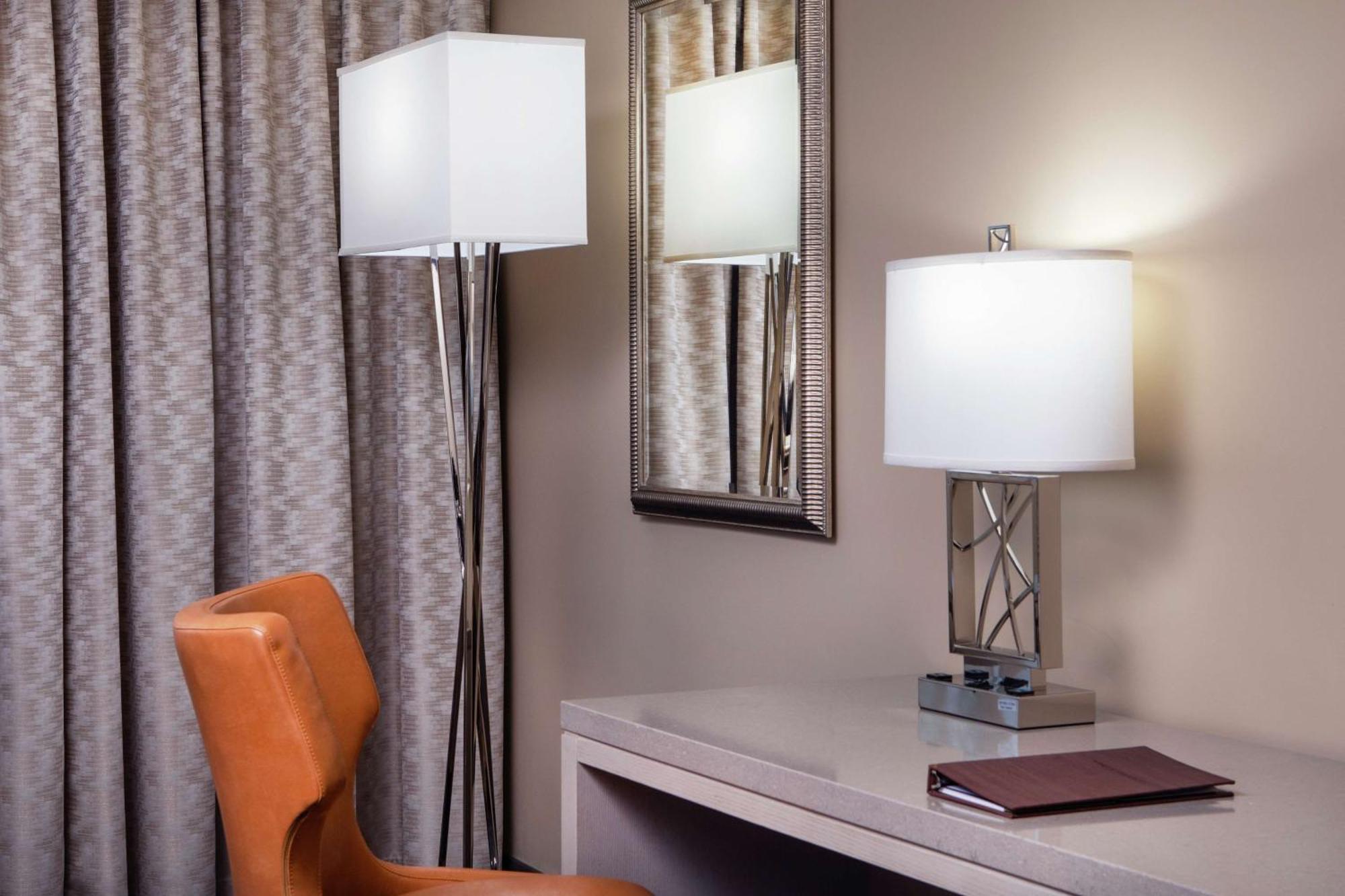 Doubletree By Hilton Hotel Nashville Downtown Экстерьер фото